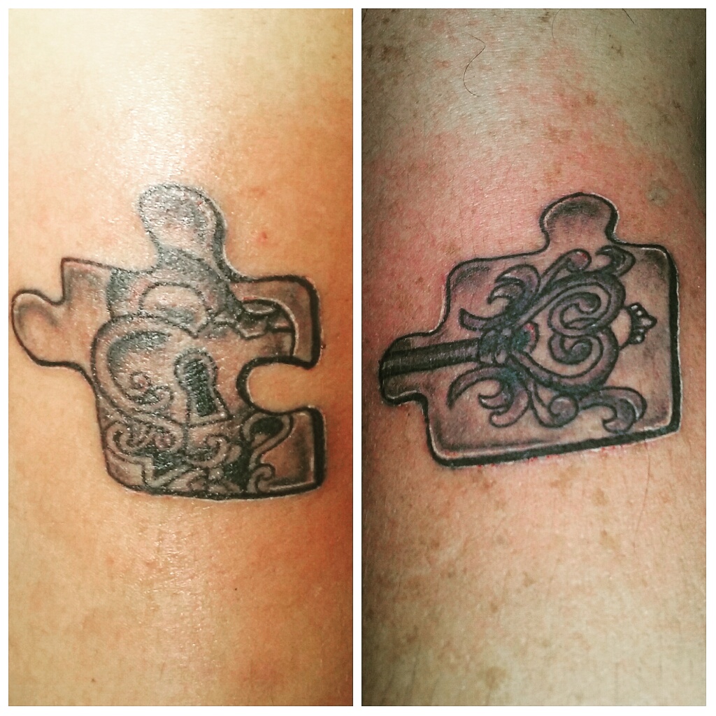 Tatuajes de rompecabezas y llave realizados en el estudio